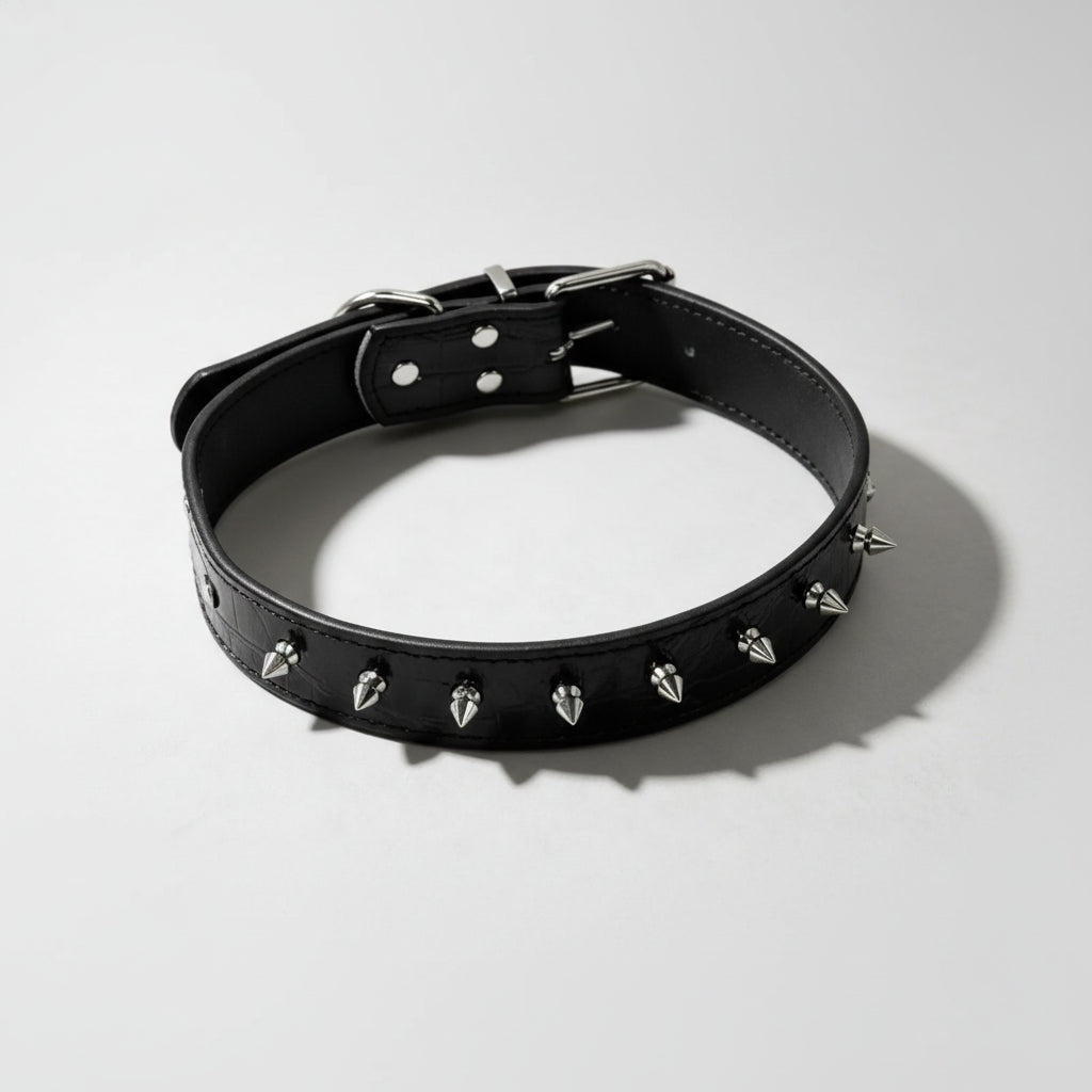 Zgardă pentru Câini cu Țepi 3.5 cm – Piele Ecologică, Design Rebel, Închidere cu Cataramă Metalica - UrbanPetShop